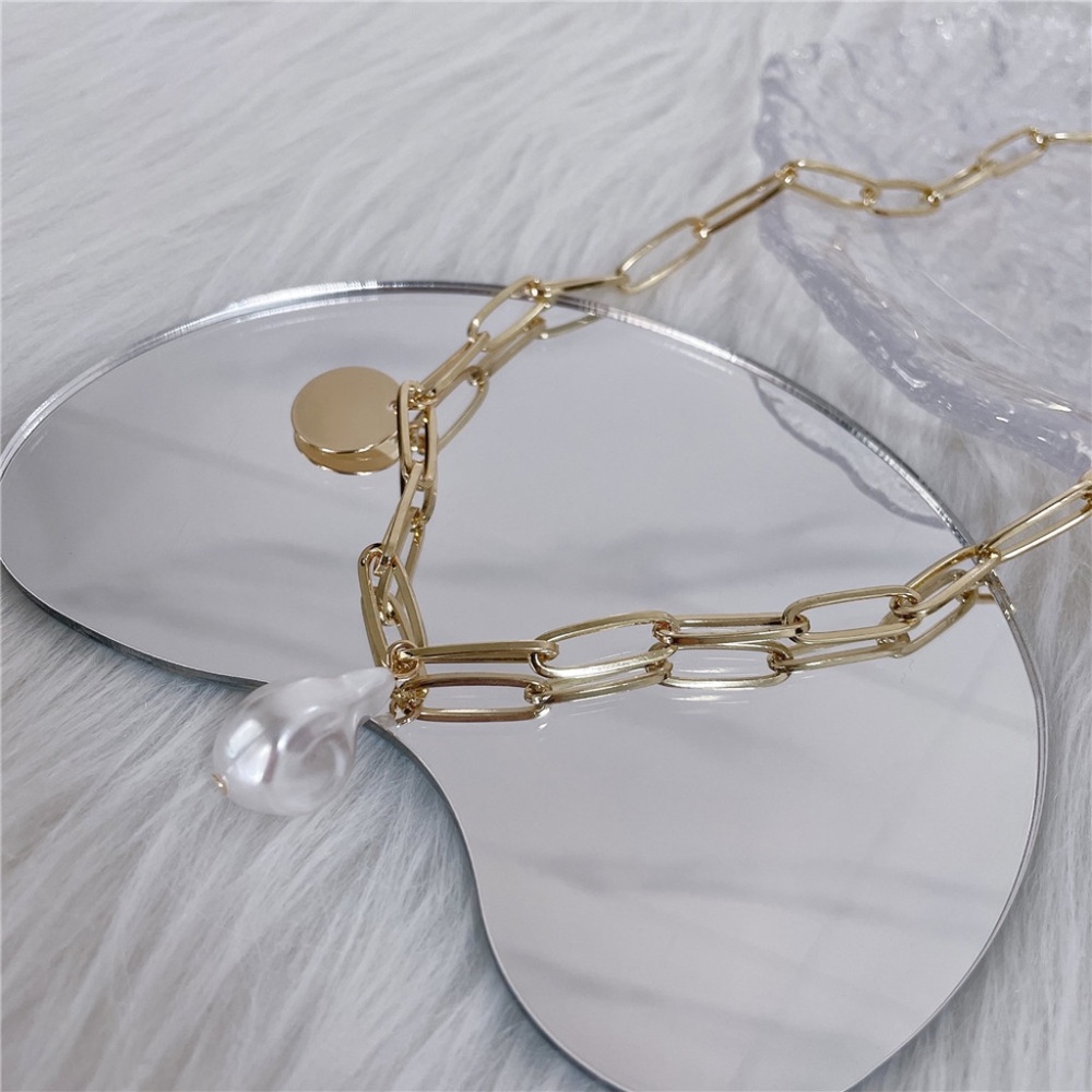 Gold and pearl chain necklace